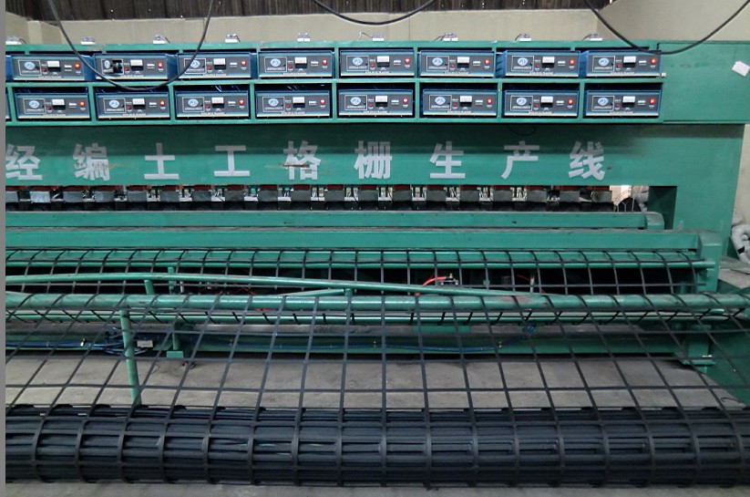 廣西鼎昌經(jīng)編土工格柵產品設備
